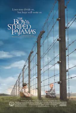 穿条纹睡衣的男孩